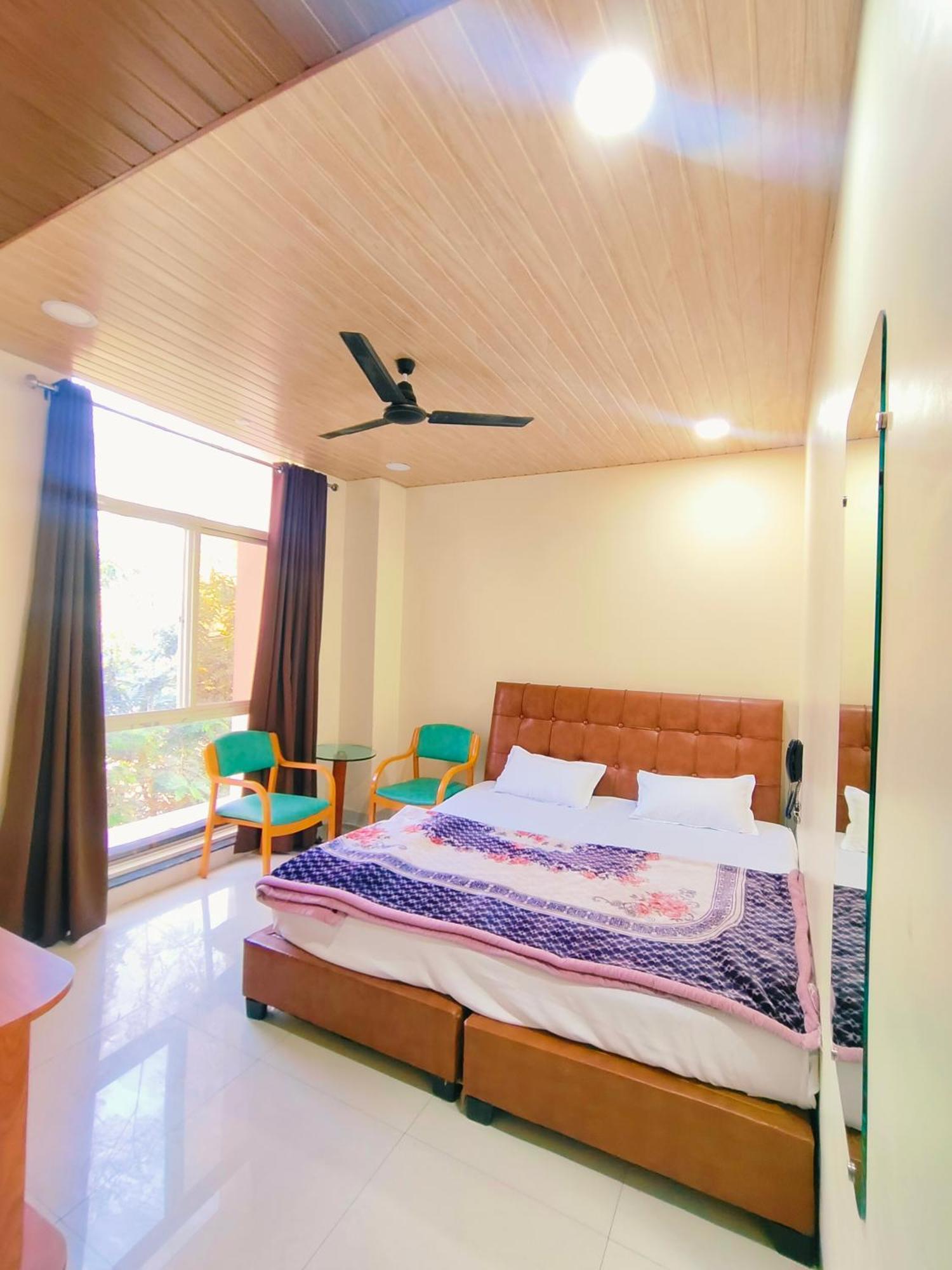 Hotel Shri Shiv Ganga Bhakt Niwas à Ujjain Extérieur photo