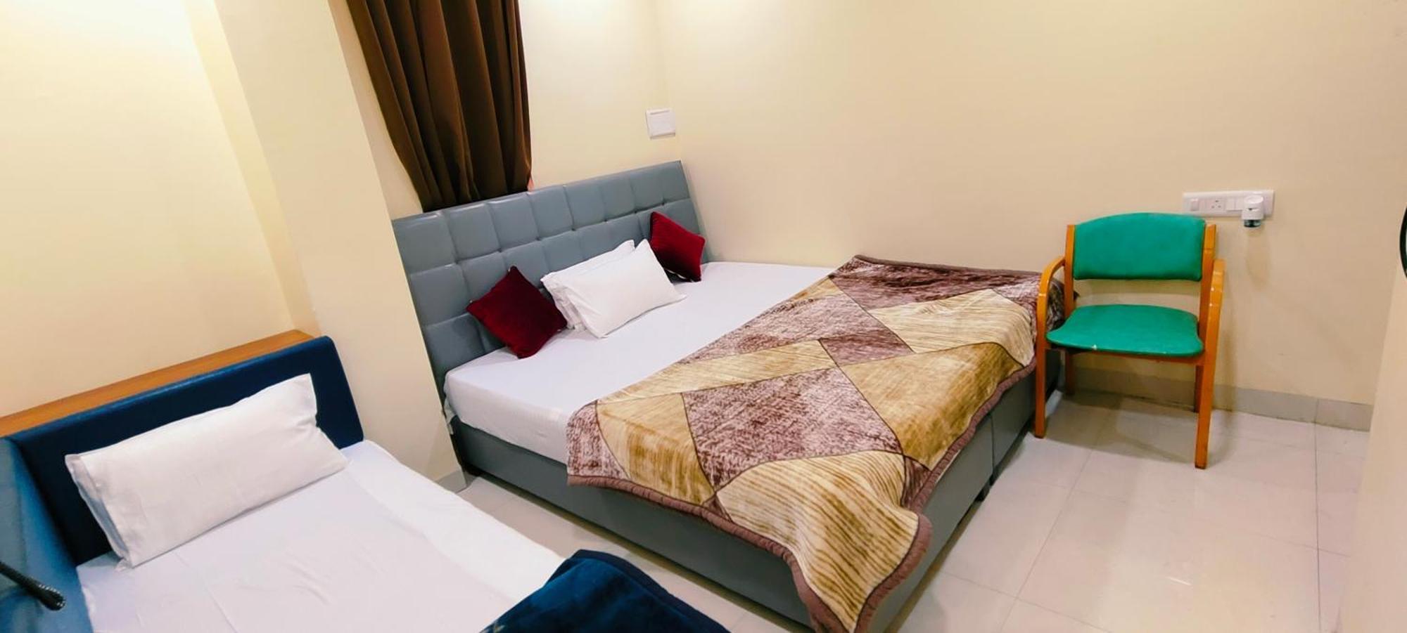 Hotel Shri Shiv Ganga Bhakt Niwas à Ujjain Extérieur photo