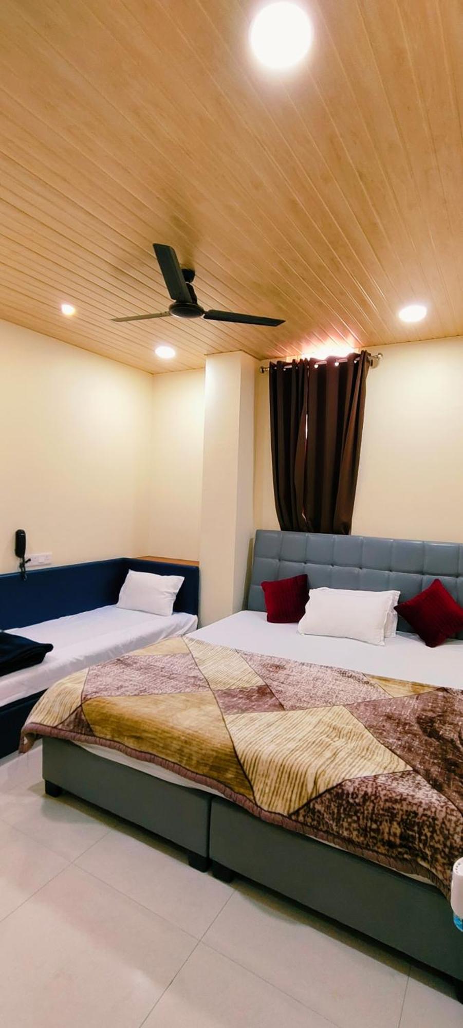 Hotel Shri Shiv Ganga Bhakt Niwas à Ujjain Extérieur photo