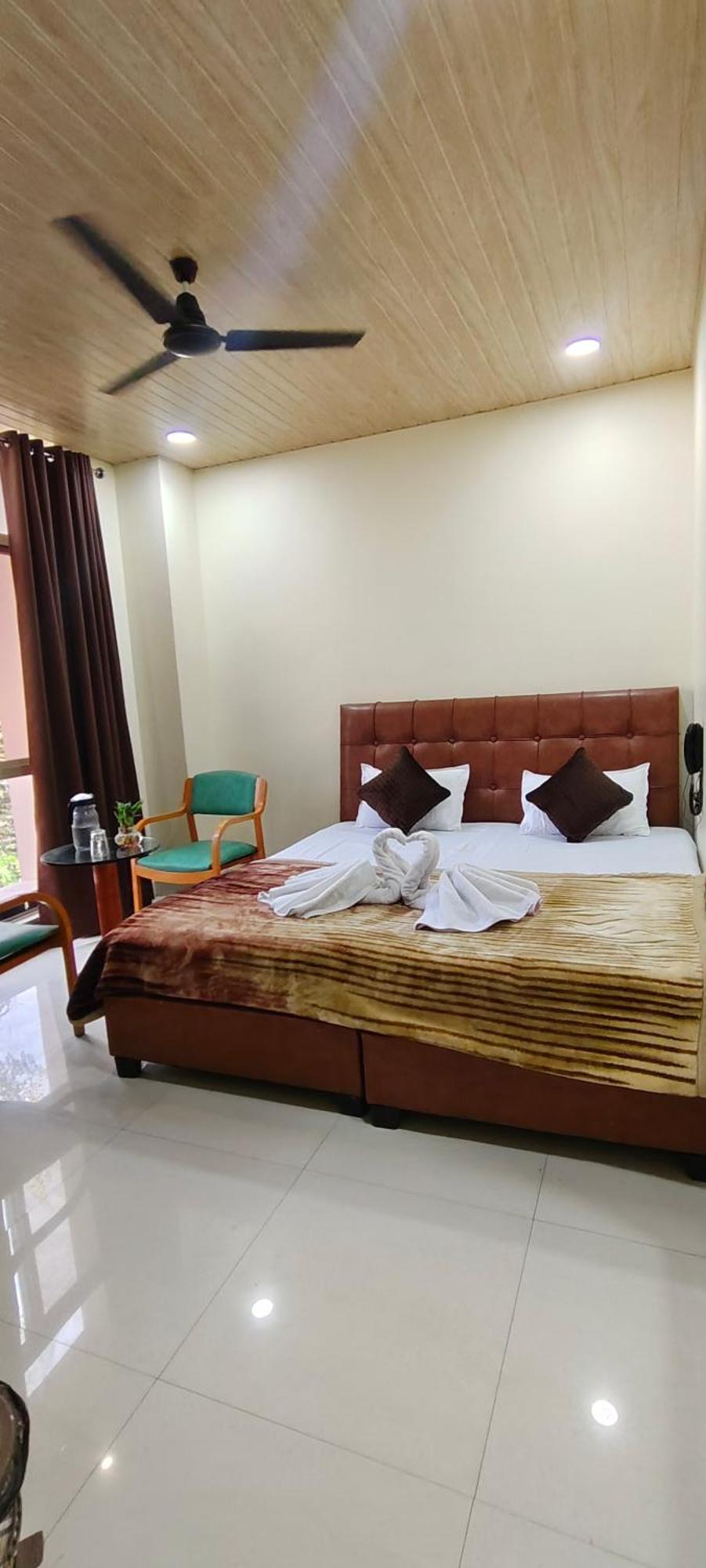 Hotel Shri Shiv Ganga Bhakt Niwas à Ujjain Extérieur photo