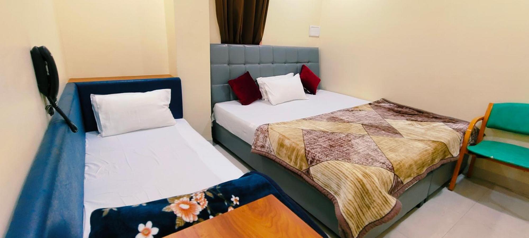 Hotel Shri Shiv Ganga Bhakt Niwas à Ujjain Extérieur photo