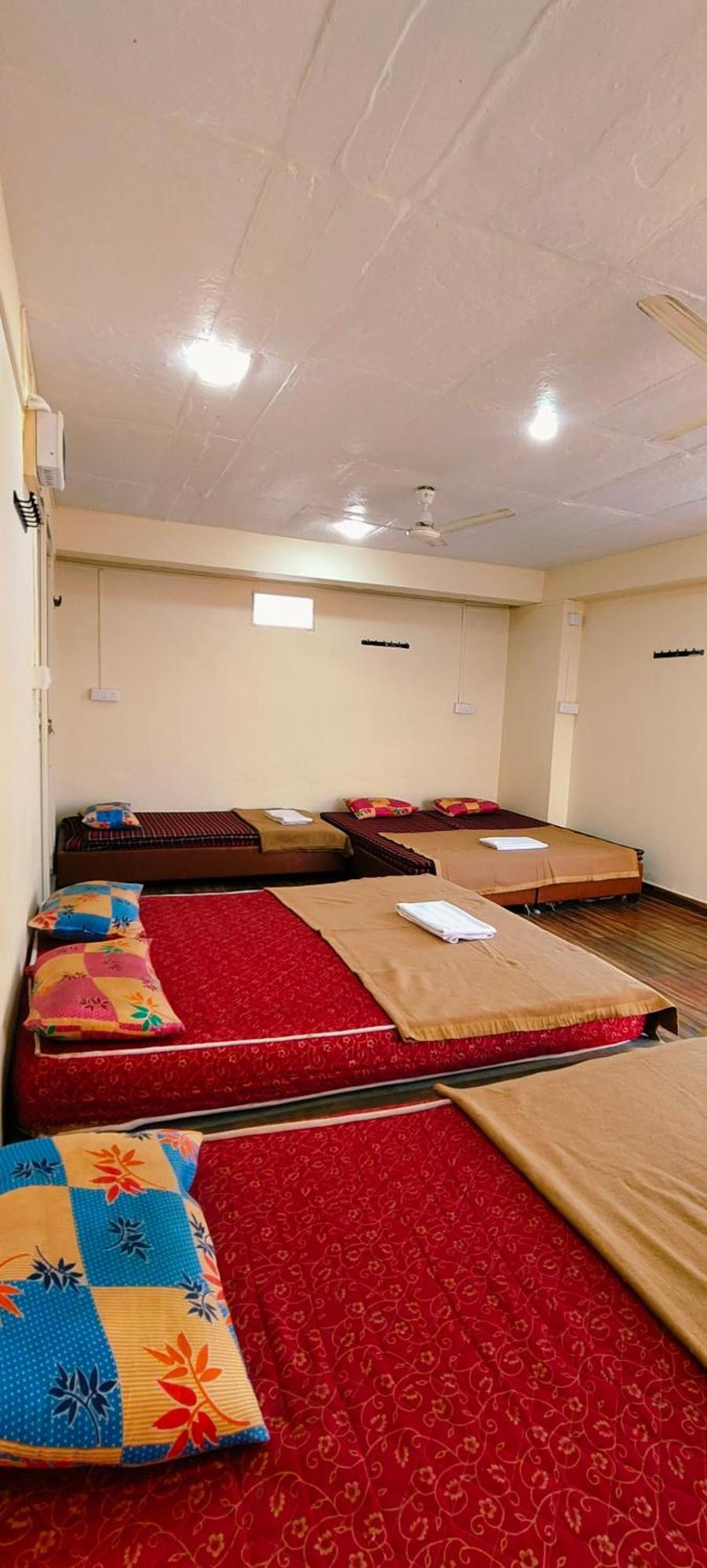 Hotel Shri Shiv Ganga Bhakt Niwas à Ujjain Extérieur photo