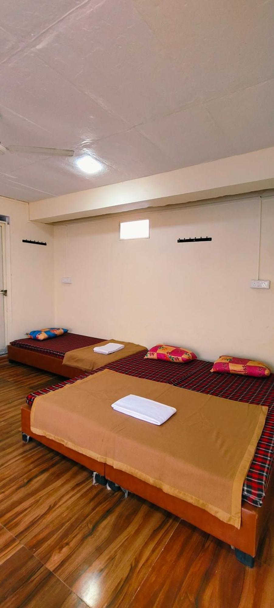 Hotel Shri Shiv Ganga Bhakt Niwas à Ujjain Extérieur photo