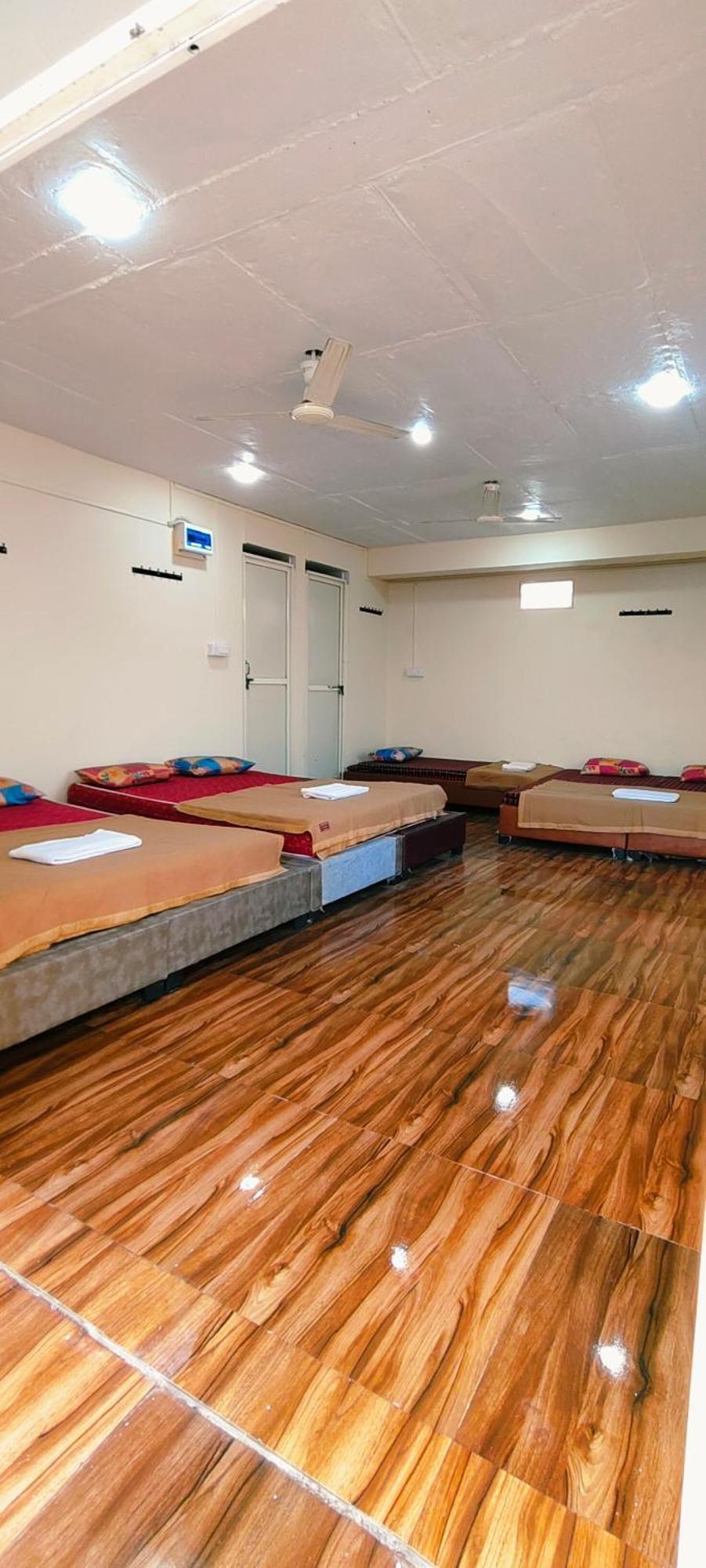 Hotel Shri Shiv Ganga Bhakt Niwas à Ujjain Extérieur photo