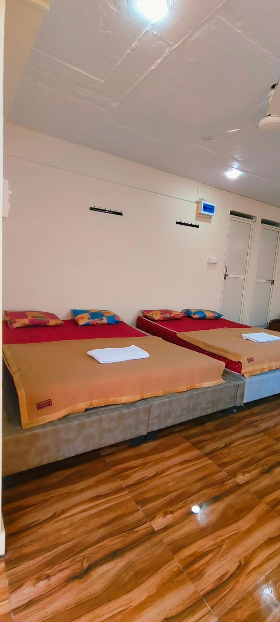 Hotel Shri Shiv Ganga Bhakt Niwas à Ujjain Extérieur photo