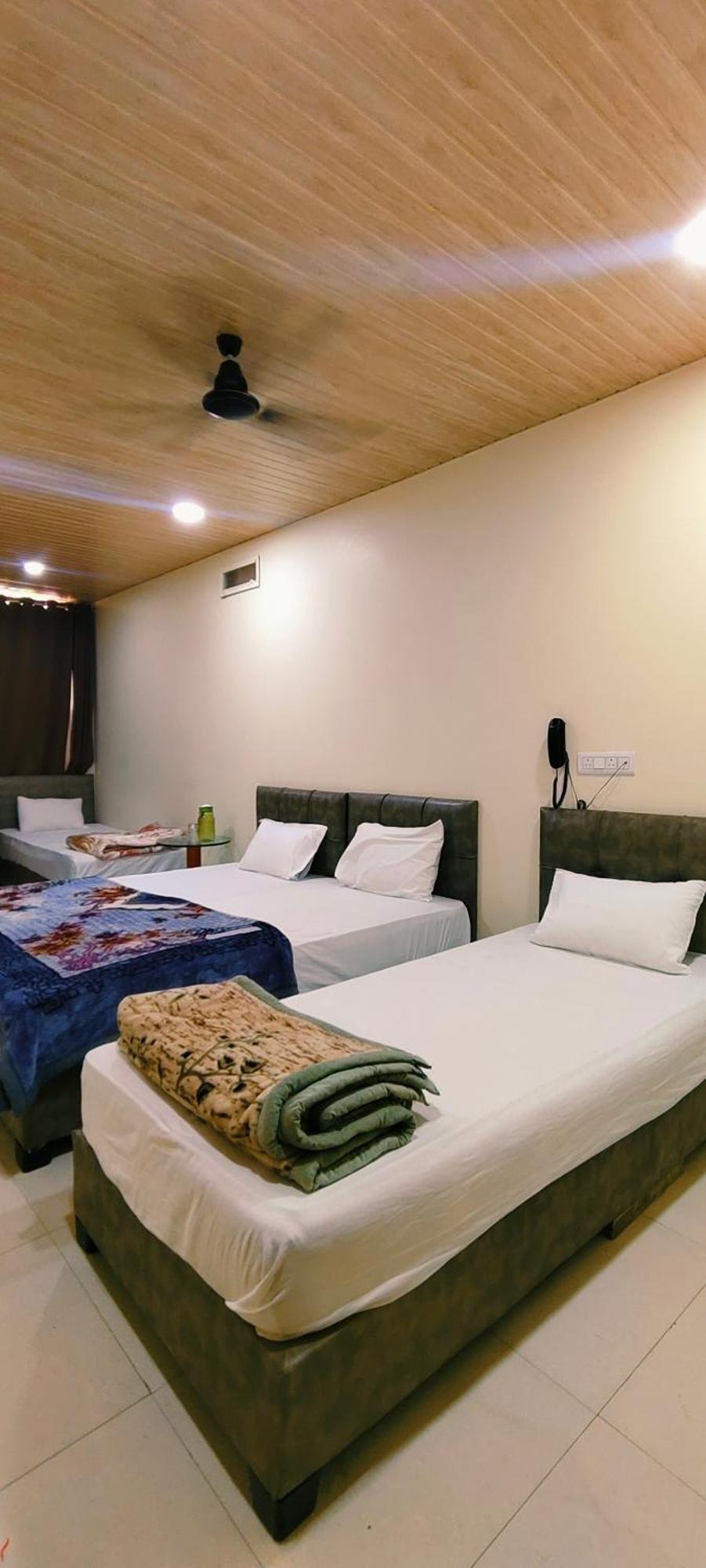 Hotel Shri Shiv Ganga Bhakt Niwas à Ujjain Extérieur photo