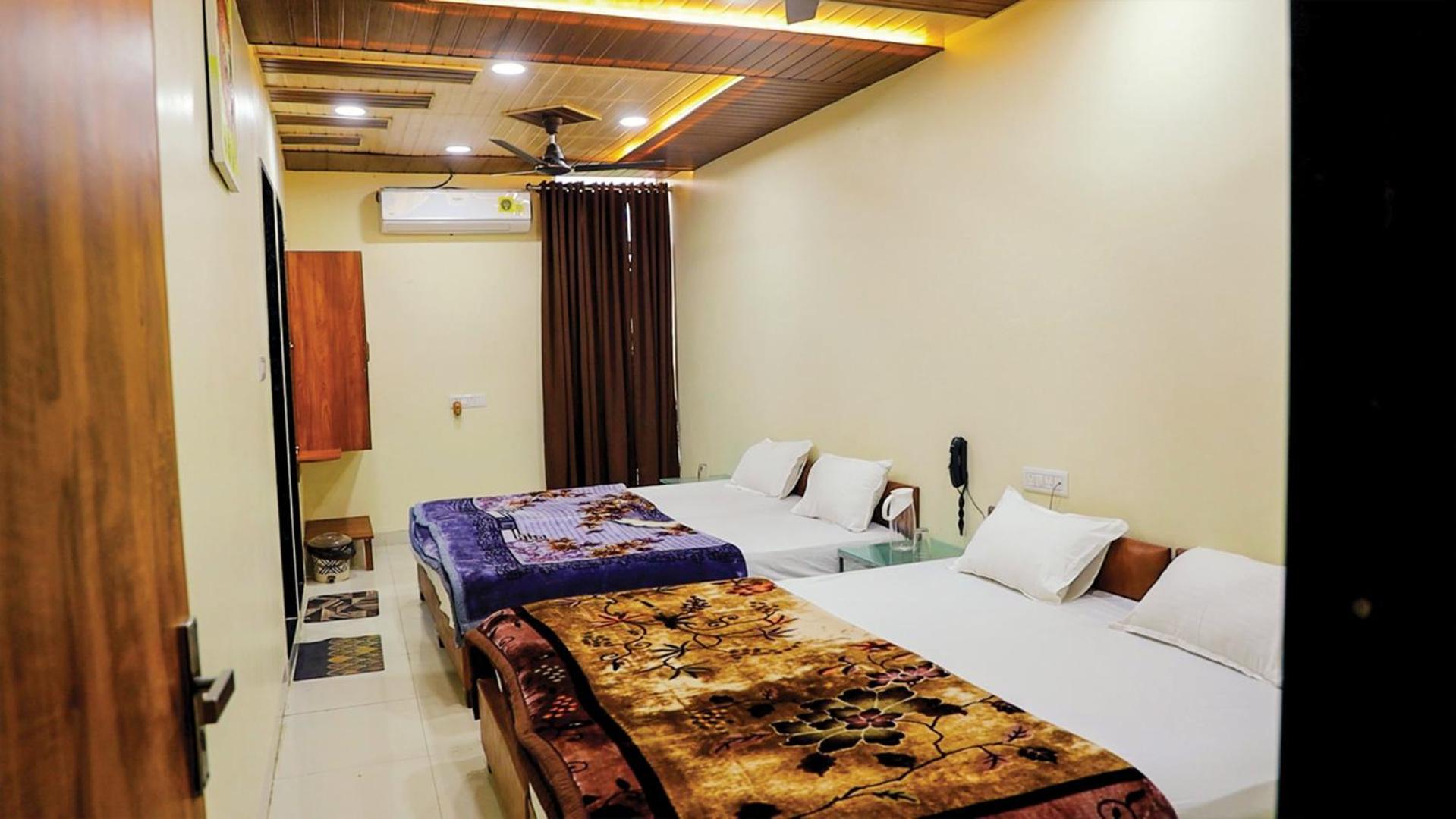 Hotel Shri Shiv Ganga Bhakt Niwas à Ujjain Extérieur photo