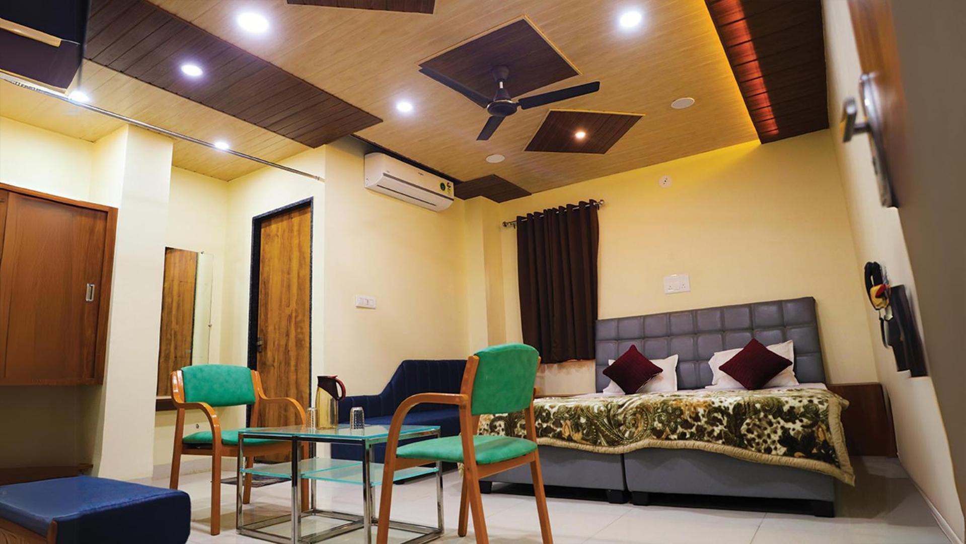 Hotel Shri Shiv Ganga Bhakt Niwas à Ujjain Extérieur photo