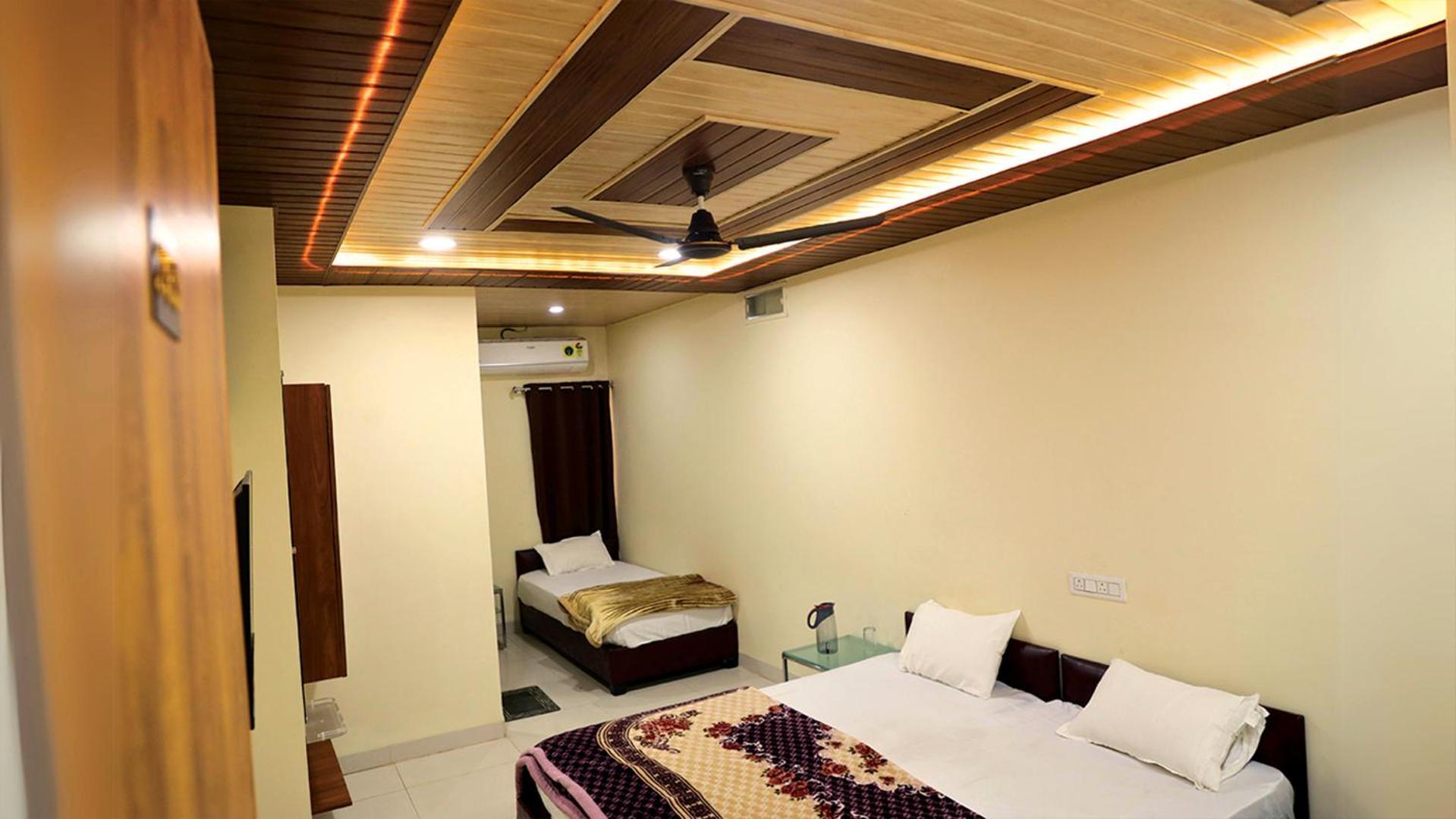Hotel Shri Shiv Ganga Bhakt Niwas à Ujjain Extérieur photo