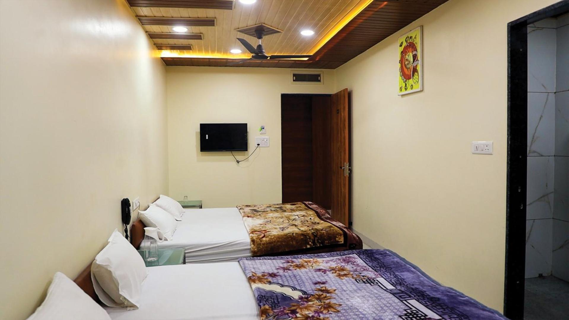 Hotel Shri Shiv Ganga Bhakt Niwas à Ujjain Extérieur photo