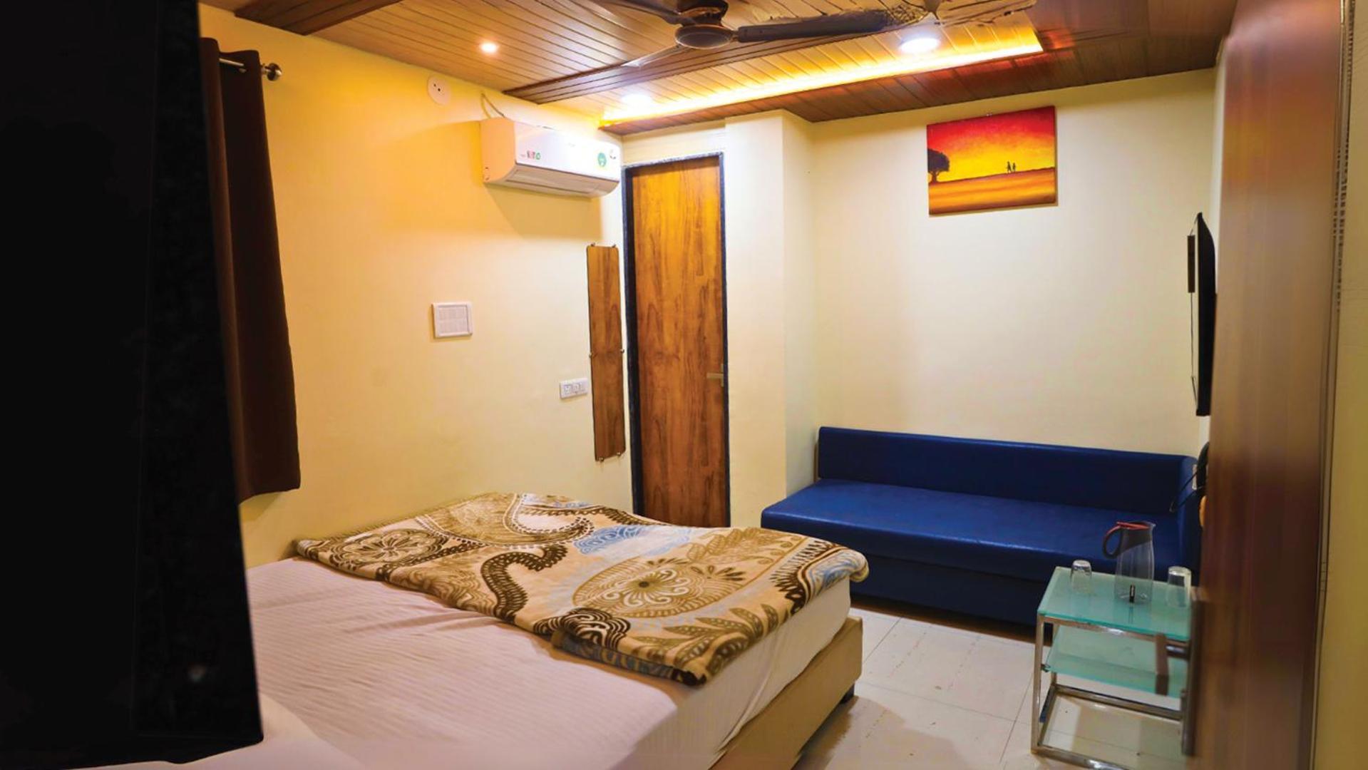 Hotel Shri Shiv Ganga Bhakt Niwas à Ujjain Extérieur photo