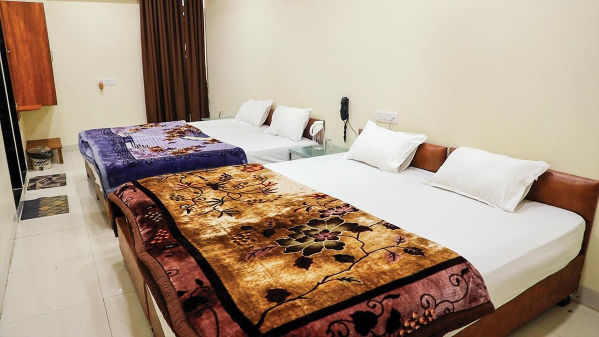Hotel Shri Shiv Ganga Bhakt Niwas à Ujjain Extérieur photo