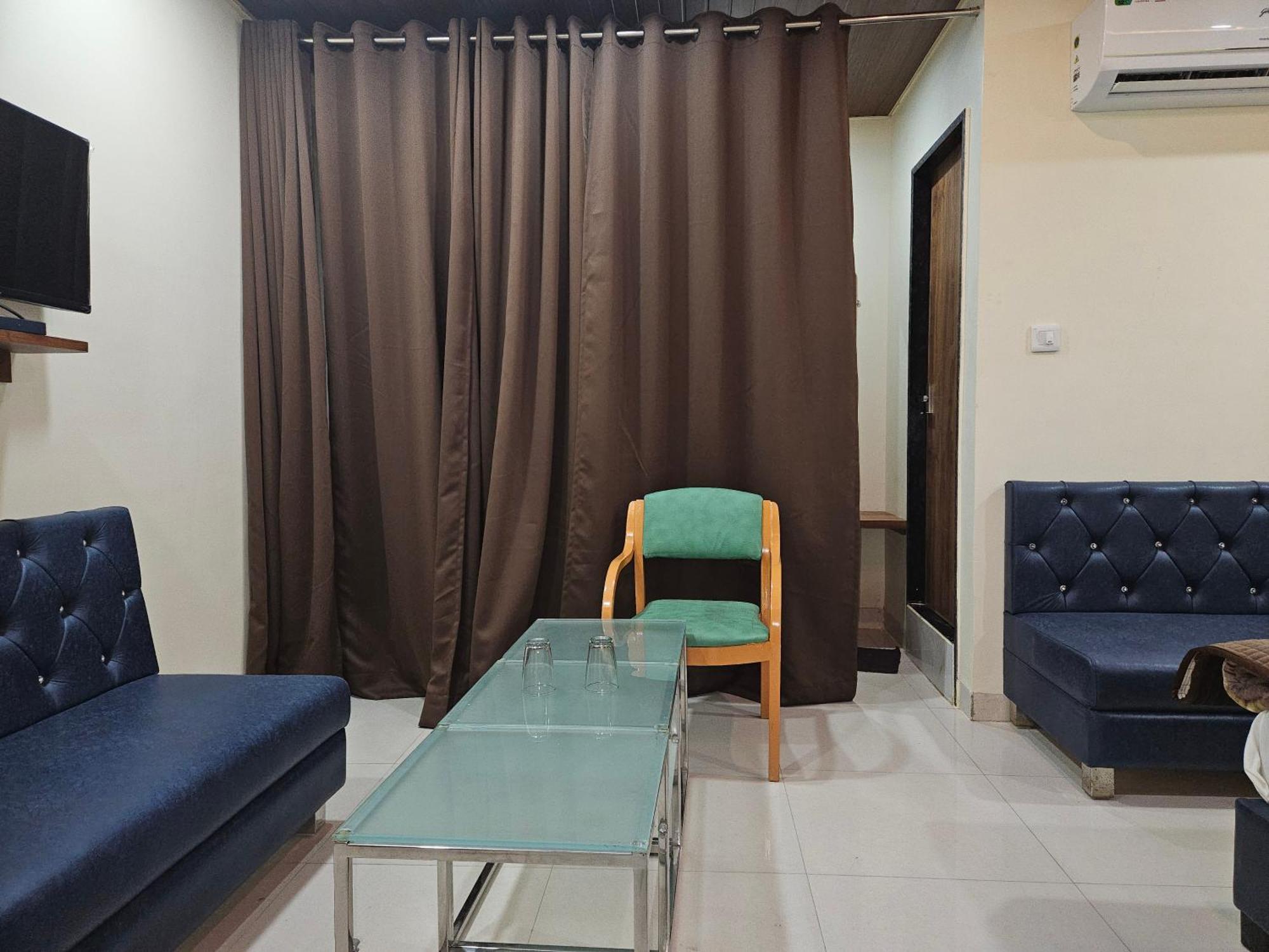 Hotel Shri Shiv Ganga Bhakt Niwas à Ujjain Extérieur photo