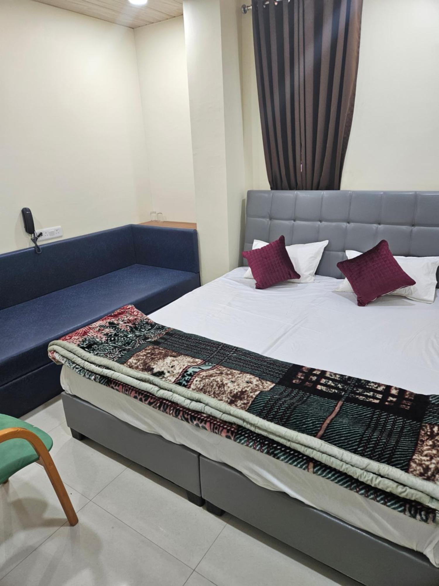 Hotel Shri Shiv Ganga Bhakt Niwas à Ujjain Extérieur photo
