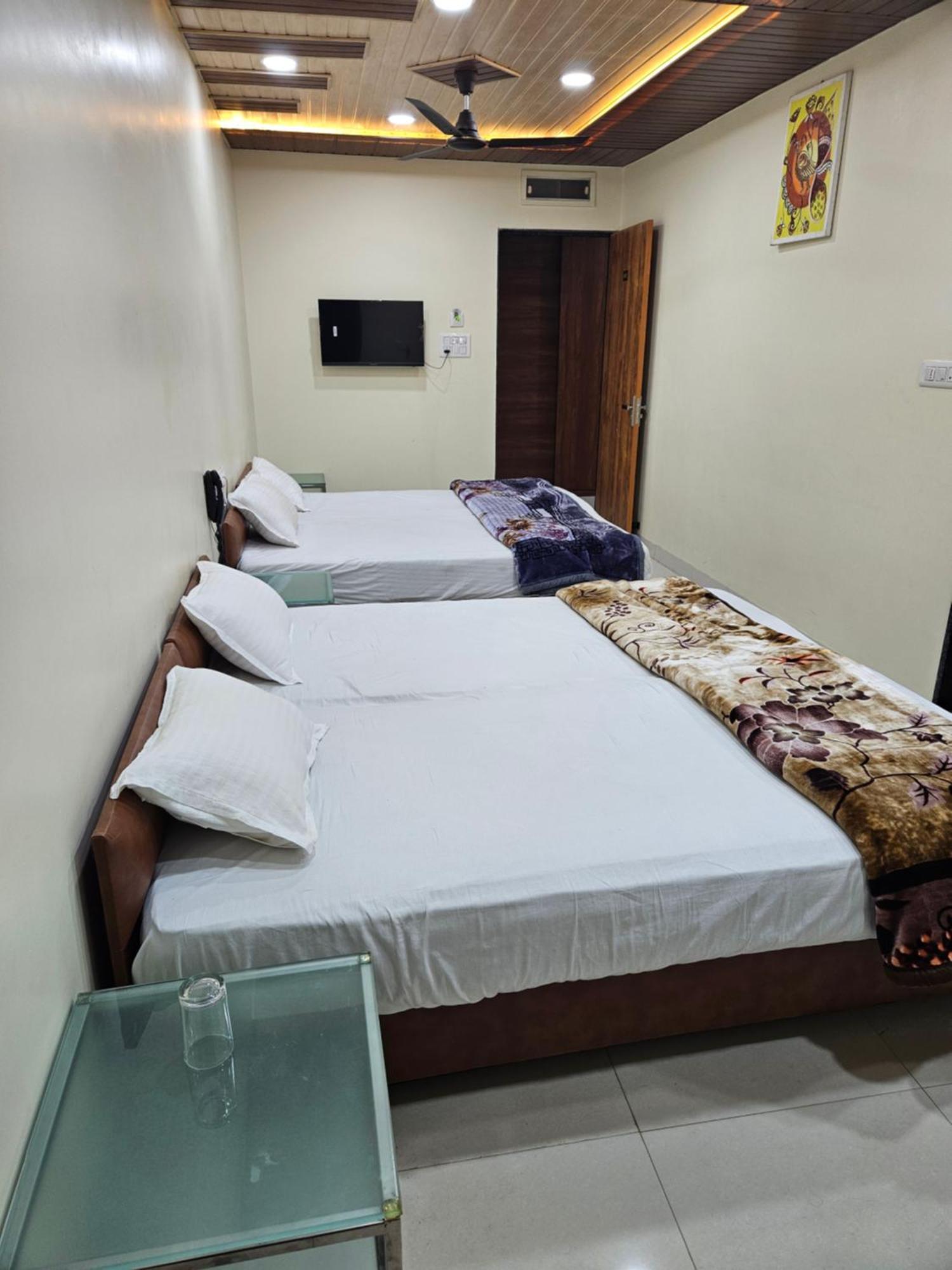 Hotel Shri Shiv Ganga Bhakt Niwas à Ujjain Extérieur photo