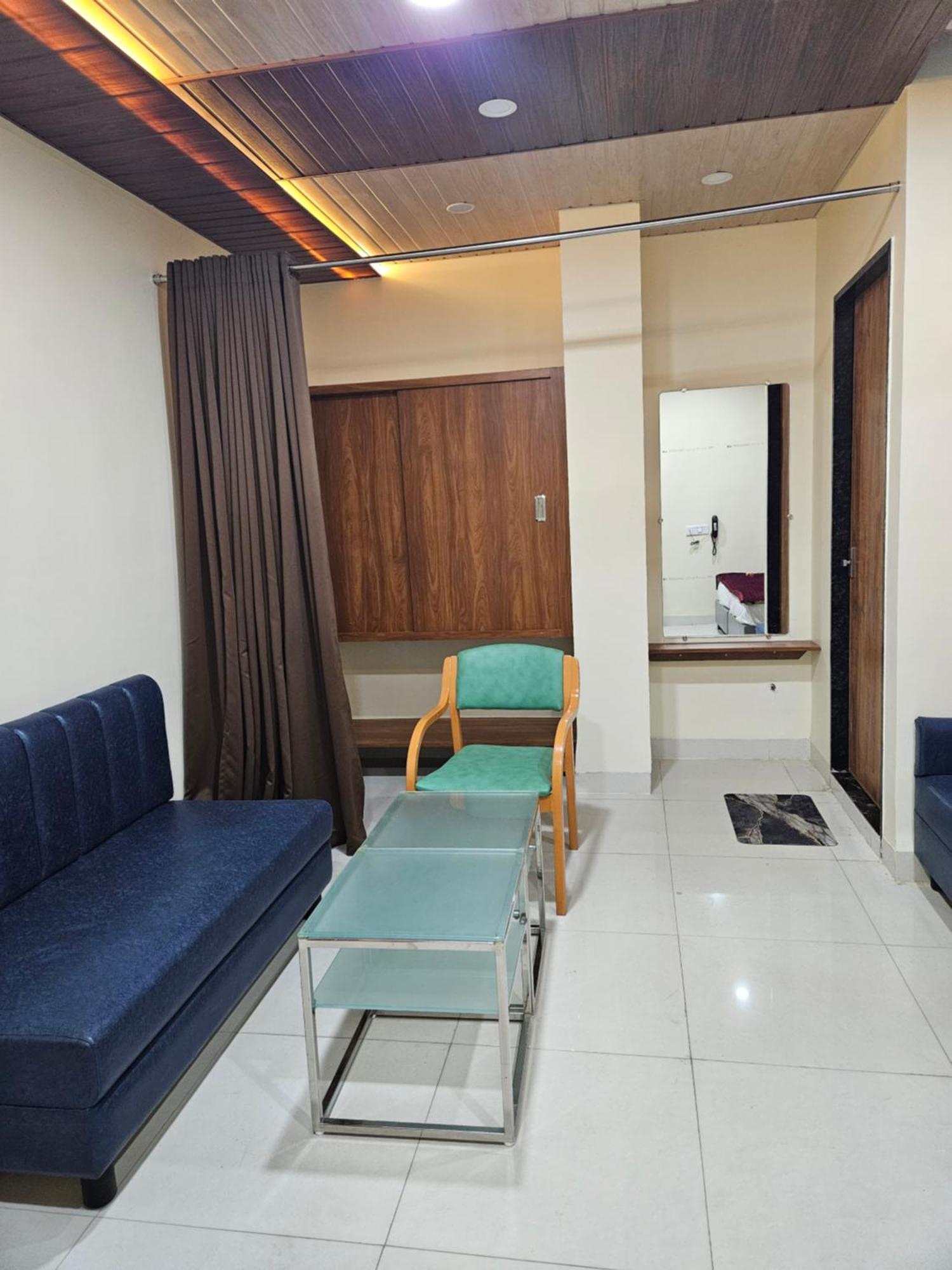 Hotel Shri Shiv Ganga Bhakt Niwas à Ujjain Extérieur photo