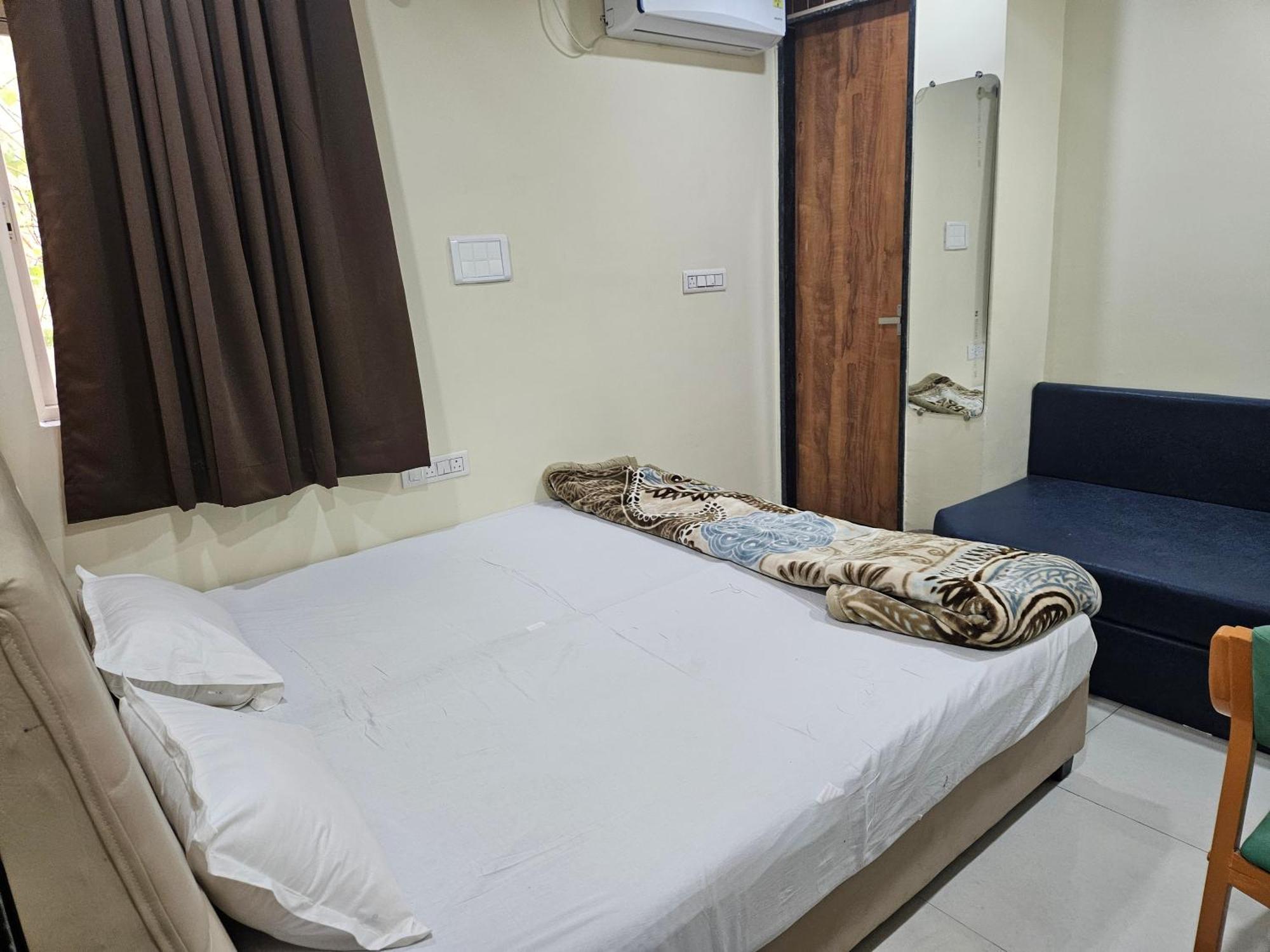 Hotel Shri Shiv Ganga Bhakt Niwas à Ujjain Extérieur photo