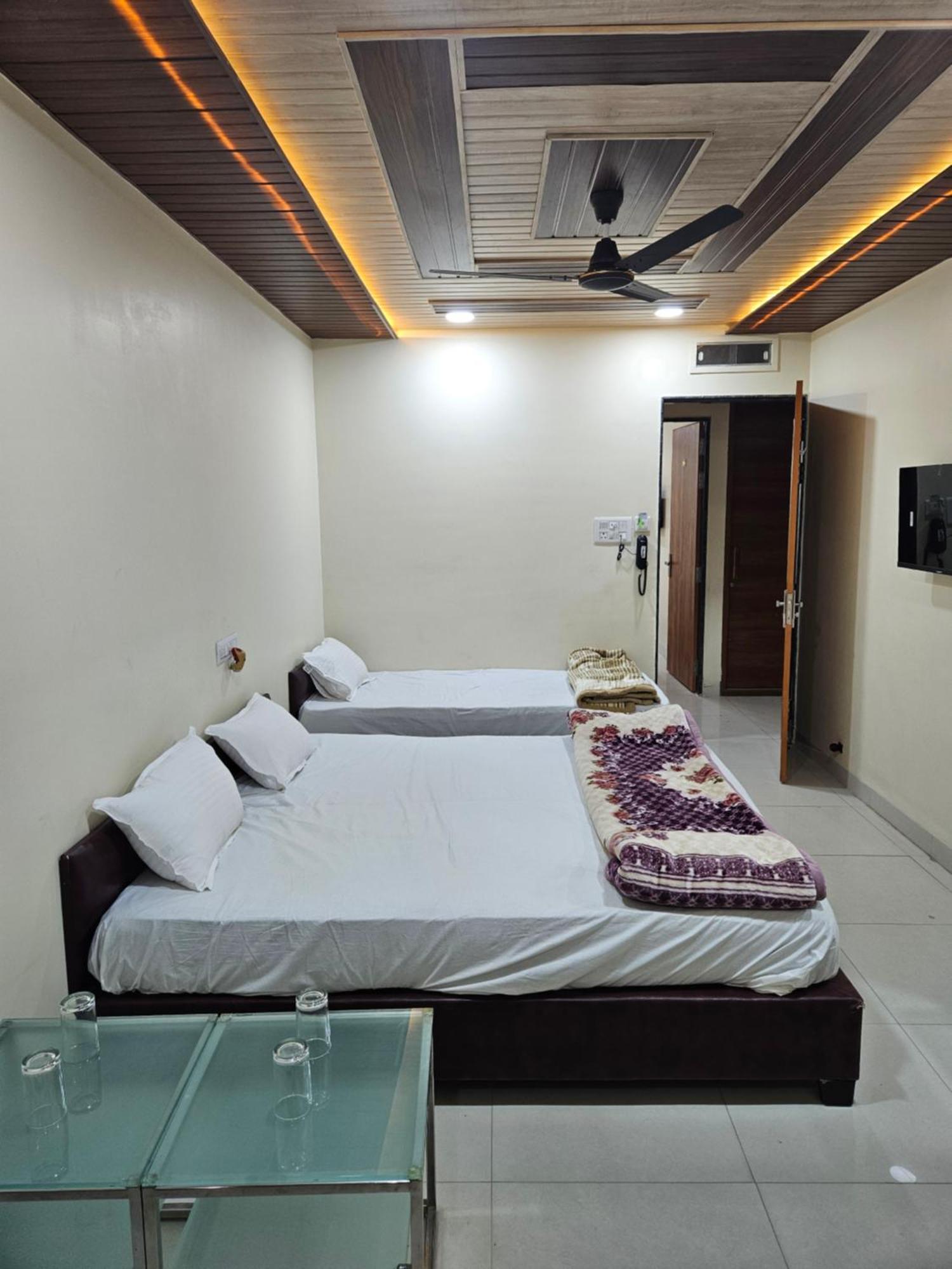 Hotel Shri Shiv Ganga Bhakt Niwas à Ujjain Extérieur photo