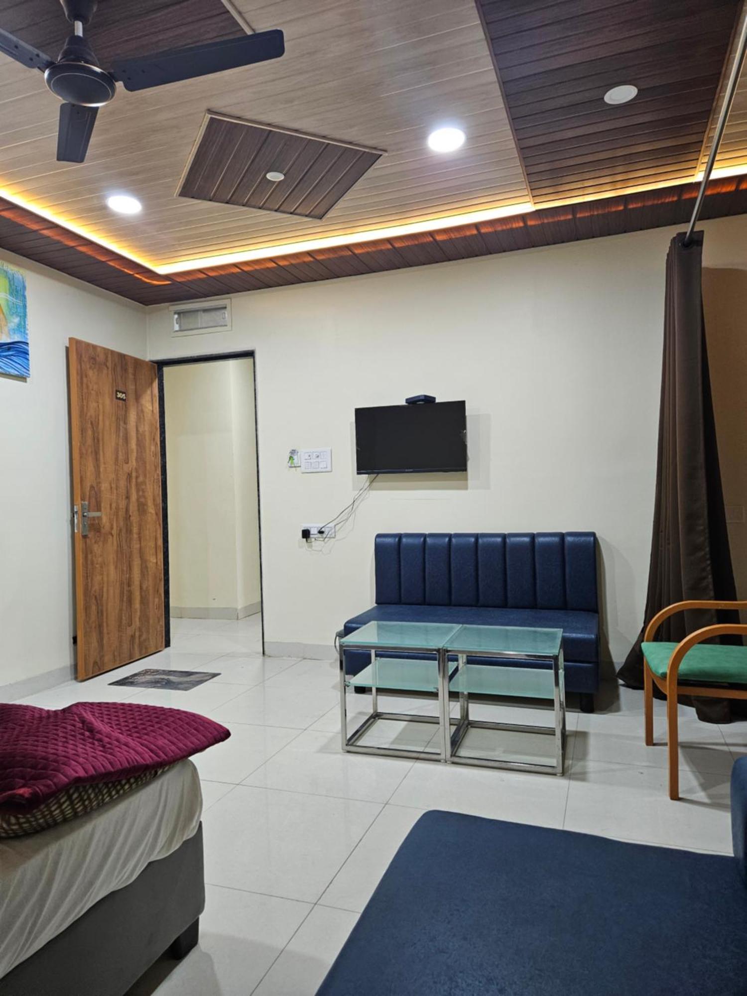 Hotel Shri Shiv Ganga Bhakt Niwas à Ujjain Extérieur photo