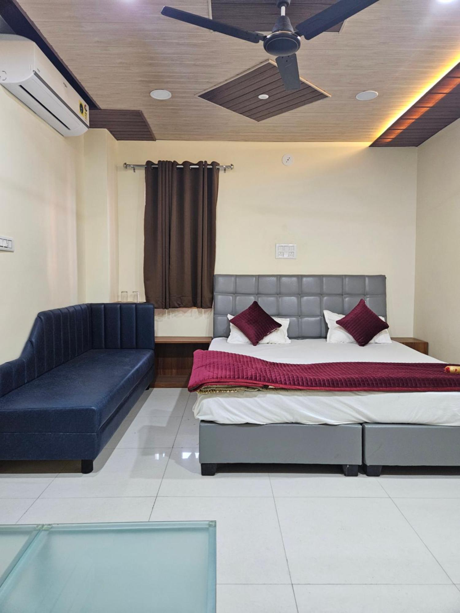 Hotel Shri Shiv Ganga Bhakt Niwas à Ujjain Extérieur photo
