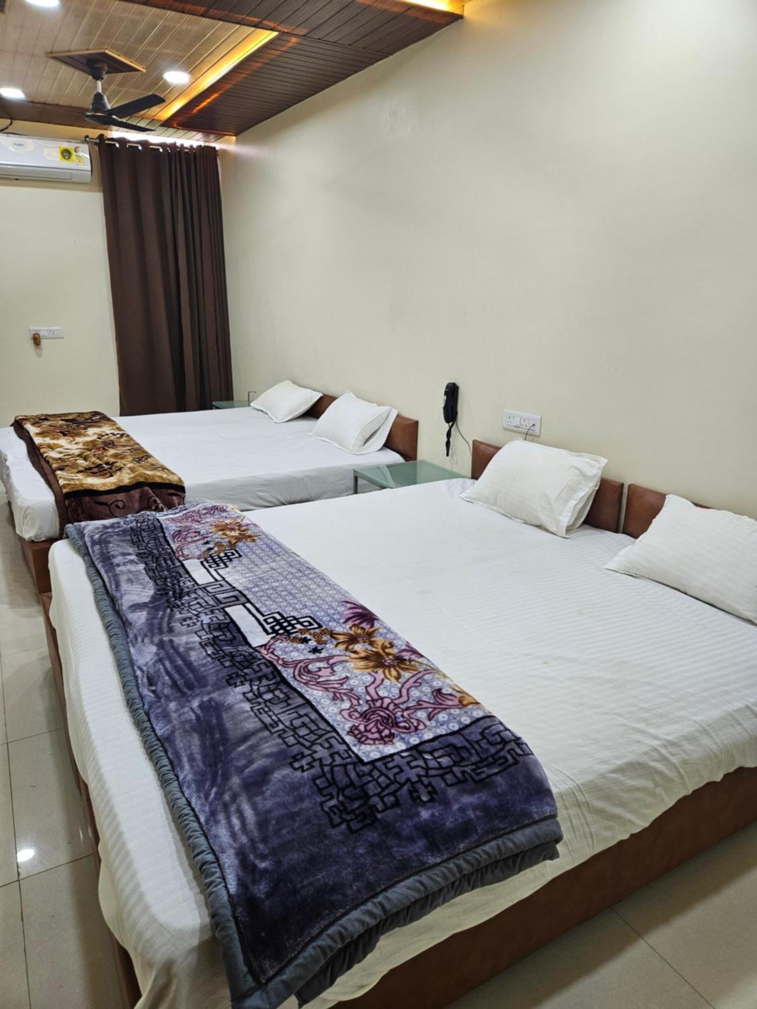 Hotel Shri Shiv Ganga Bhakt Niwas à Ujjain Extérieur photo