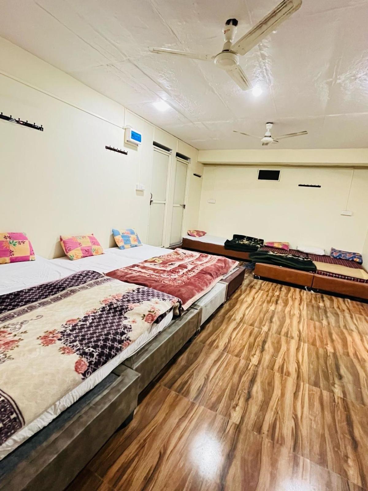 Hotel Shri Shiv Ganga Bhakt Niwas à Ujjain Extérieur photo