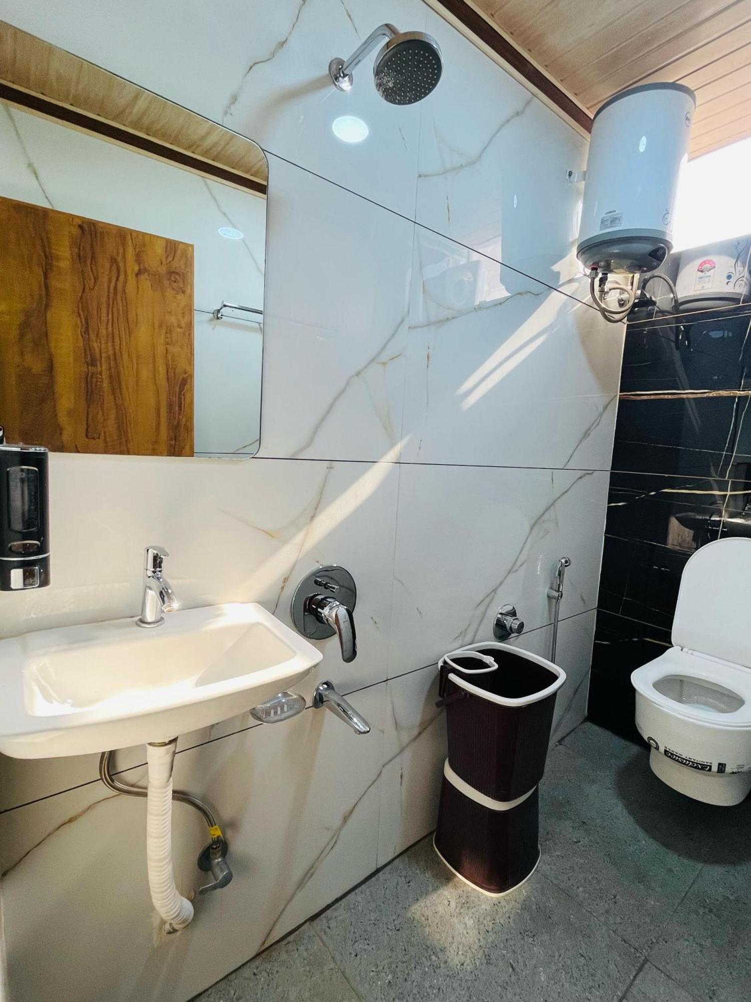 Hotel Shri Shiv Ganga Bhakt Niwas à Ujjain Extérieur photo