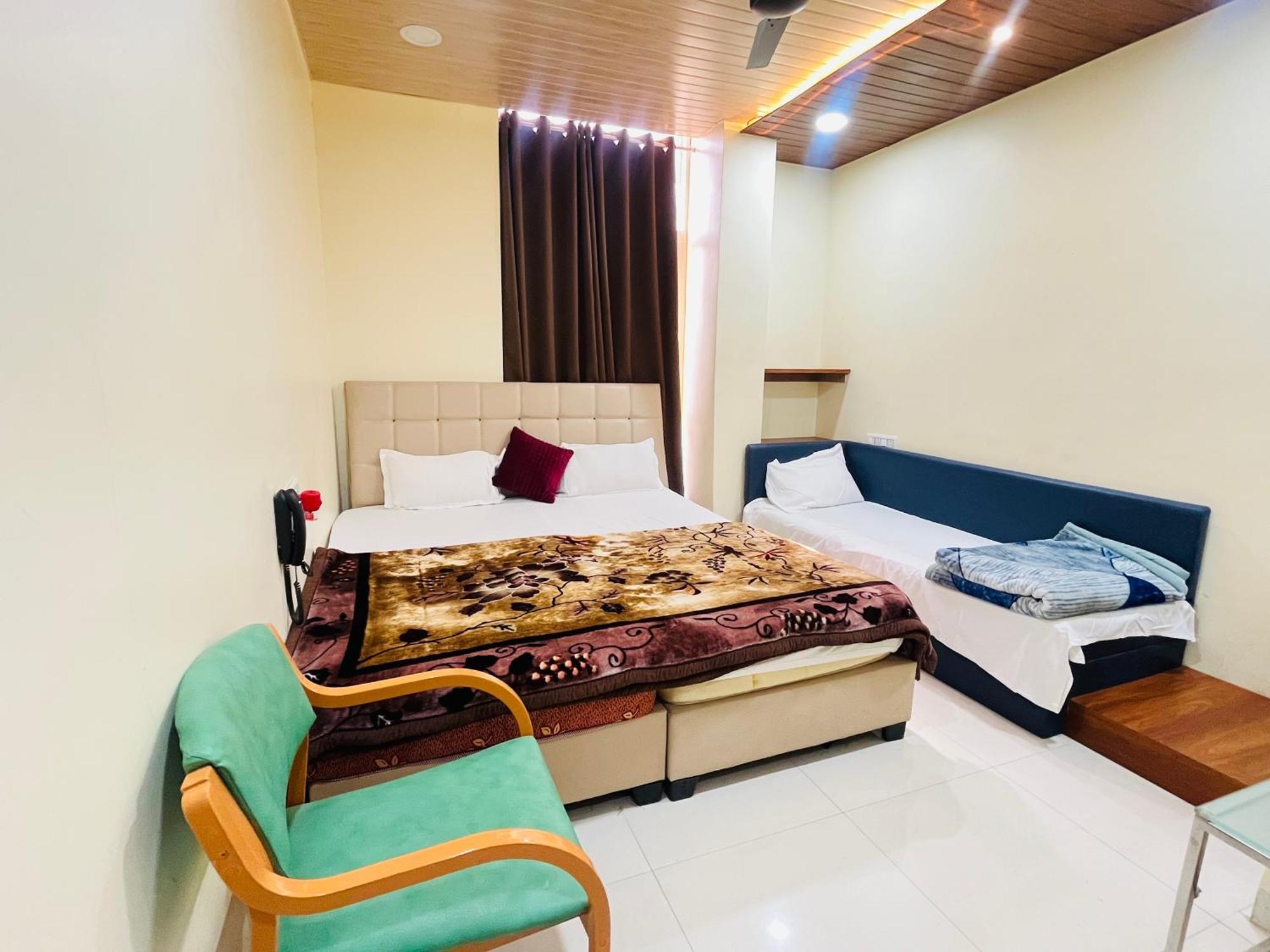 Hotel Shri Shiv Ganga Bhakt Niwas à Ujjain Extérieur photo