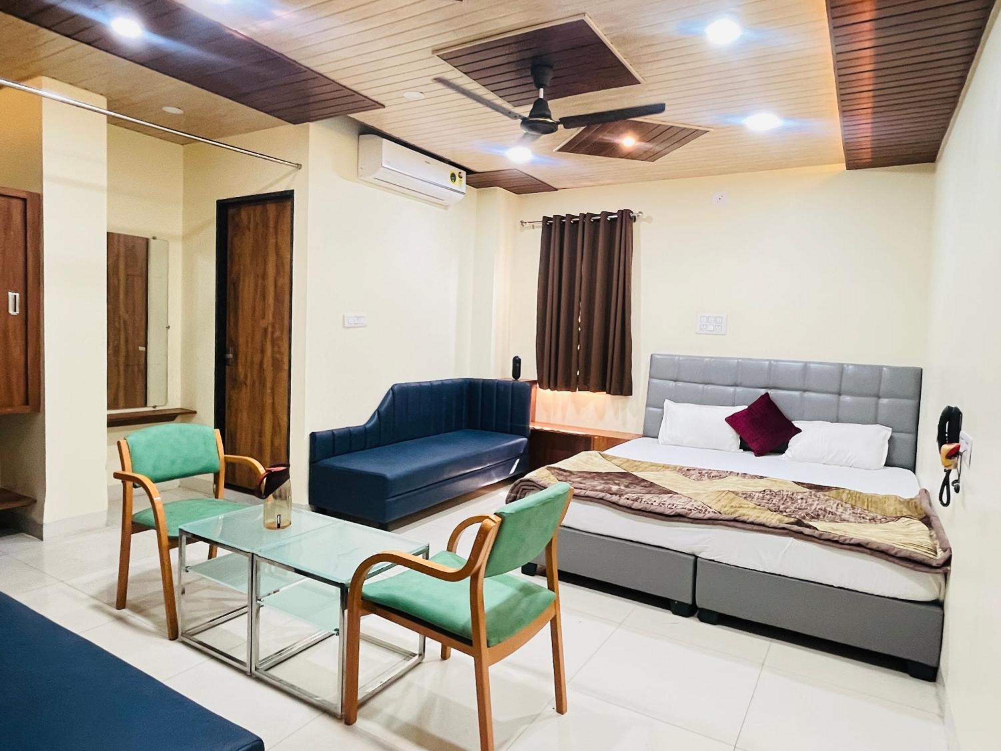 Hotel Shri Shiv Ganga Bhakt Niwas à Ujjain Extérieur photo