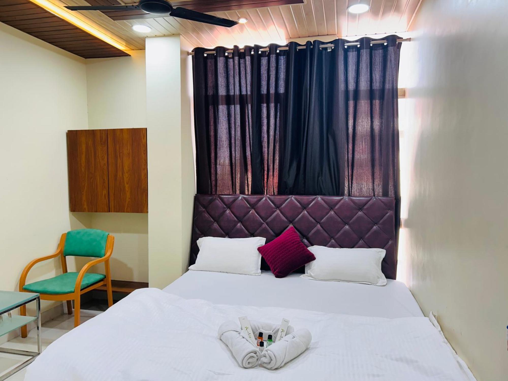 Hotel Shri Shiv Ganga Bhakt Niwas à Ujjain Extérieur photo