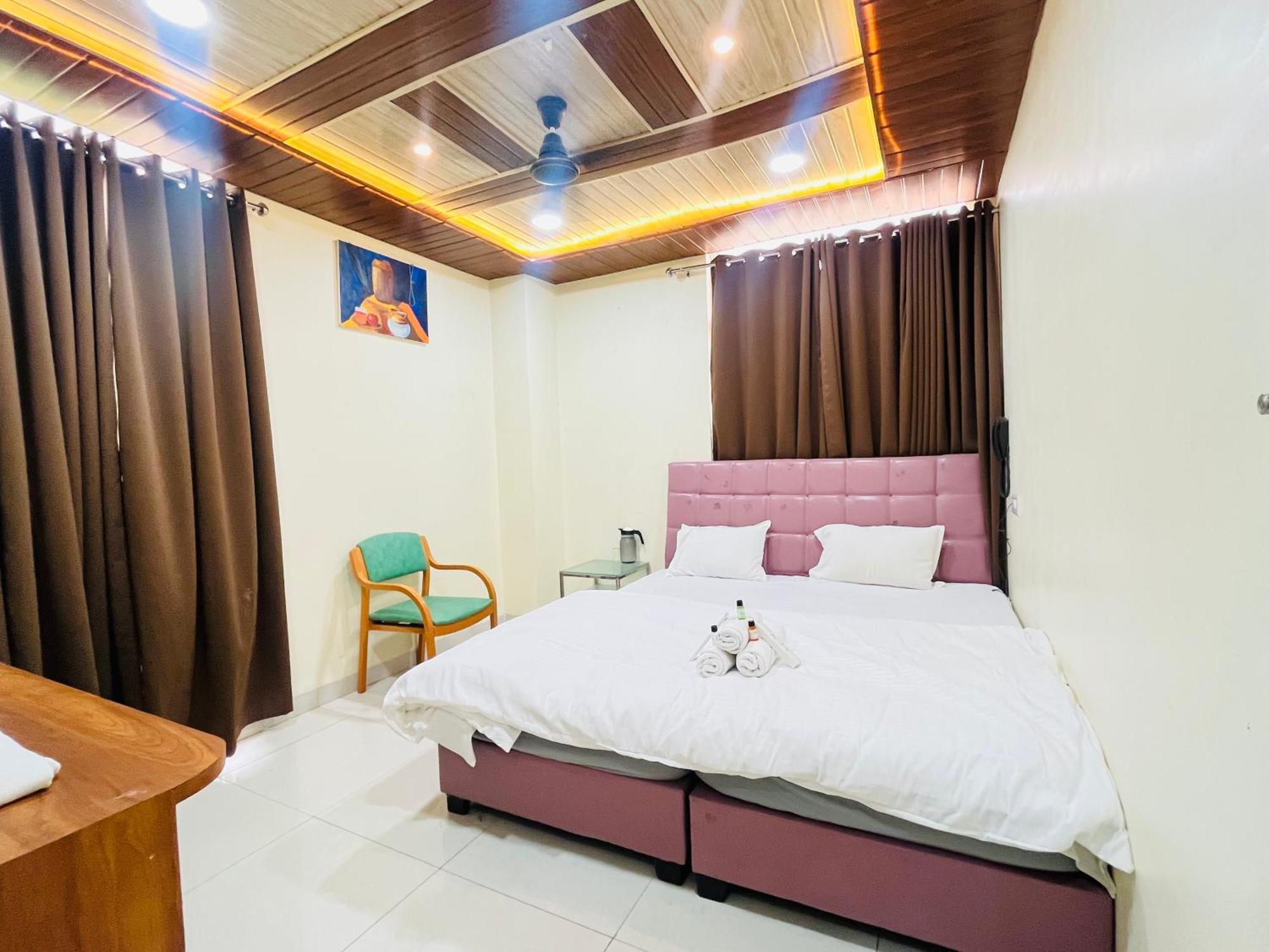 Hotel Shri Shiv Ganga Bhakt Niwas à Ujjain Extérieur photo
